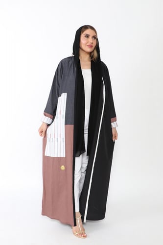 عباية منسوجة من قماش الكريب الناعم مع طرحتها