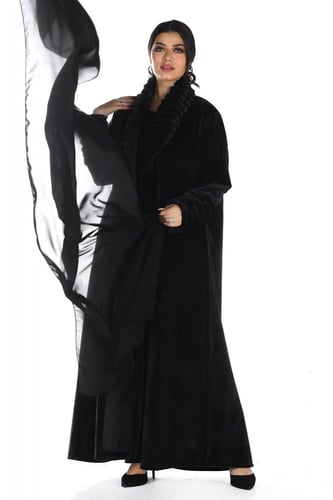 عباية سوداء شتوية قلاب من قماش المخمل الناعم مع طر...