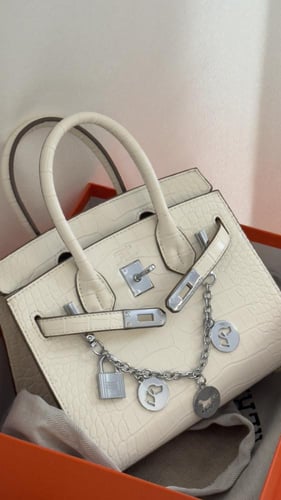 شنطه بيركن وسط بتصميم انيق جلد ابيض