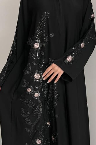 لوسيا عبايه قماش ملكي بتل مطرز