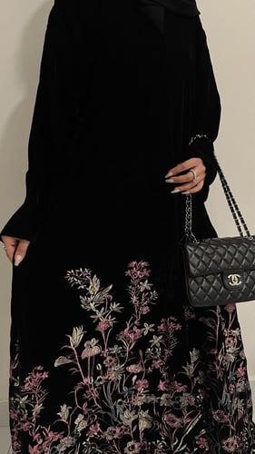 عبايه سكره مخمل مع طرحه