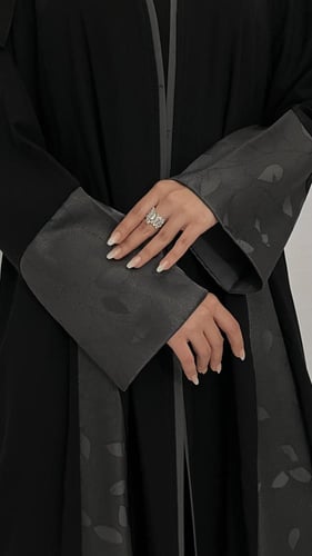 عبايه كارلا مع طرحه