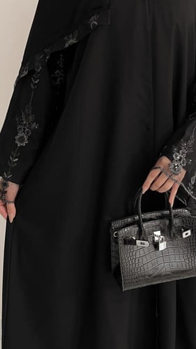 عبايه دانتيلا معا طرحه نص كلوش