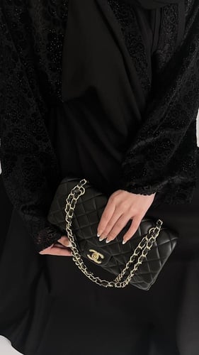 A1عبايه كلوش فاخر بأكمام انيقه