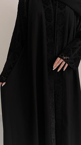 A1عبايه كلوش فاخر بأكمام انيقه