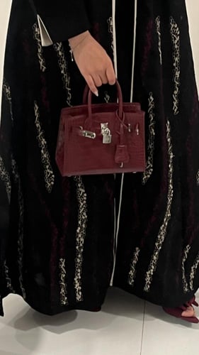 عبايه سفانه بتطريز عشوائي انيق