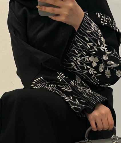 عبايه رنيم بلس التطريز في الاكمام وطرحه فقط قماش ك...