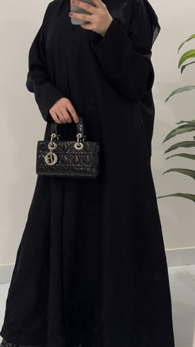 عبايه قمر (بتطريز اسود)