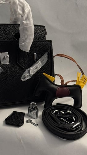 حقيبه بنمط هيرمز لون اسود مع ملحقاتها