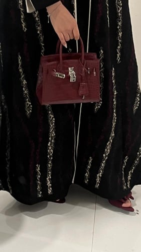 عبايه سفانه بتطريز عشوائي انيق