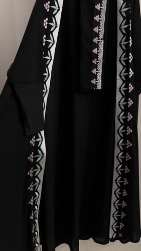 شادن بينك عبايه كلوش كم استرش