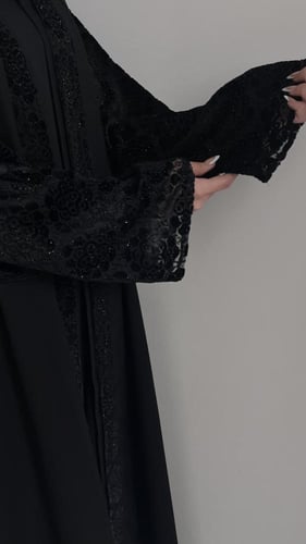 A1عبايه كلوش فاخر بأكمام انيقه