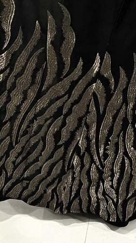 عبايه نارين بتطريز ذهبي فاخر