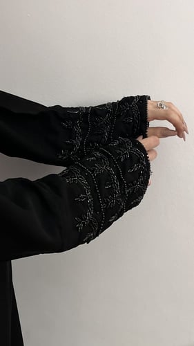 عبايه احلام(اسود)شك فاخر قماش ملكي قصه عاديه