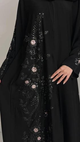 لوسيا عبايه قماش ملكي بتل مطرز