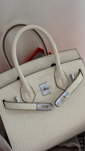 شنطه بيركن وسط بتصميم انيق جلد ابيض