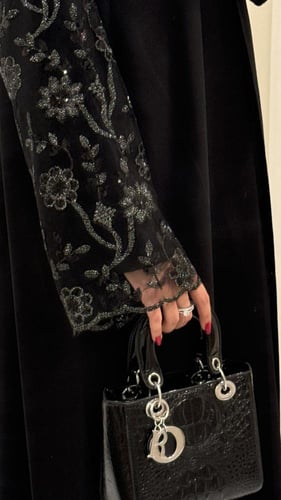 ورد سيلفر نص كلوش مع طرحه بتصميم راقي