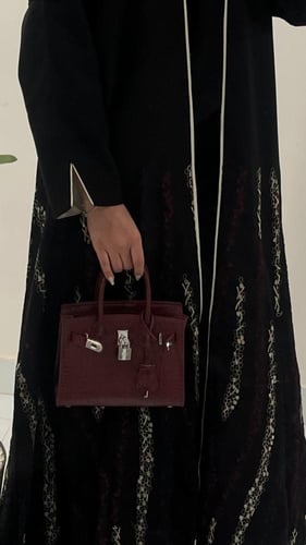 عبايه سفانه بتطريز عشوائي انيق