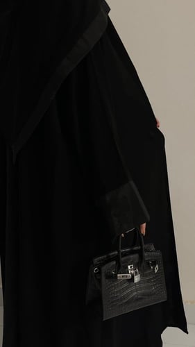 اليسا اسود قماش ملكي معا طرحه القصه نص كلوش