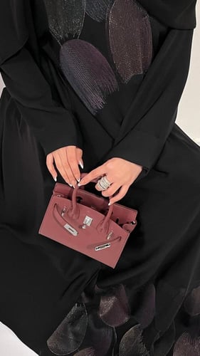 جولي عبايه ملكي بطريقة خيوط لامعه متناسقه