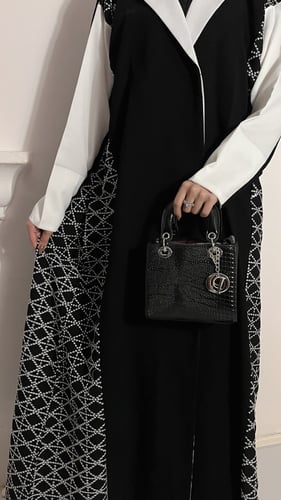 عبايه بثينه قماش كتان فاخر نص كلوش