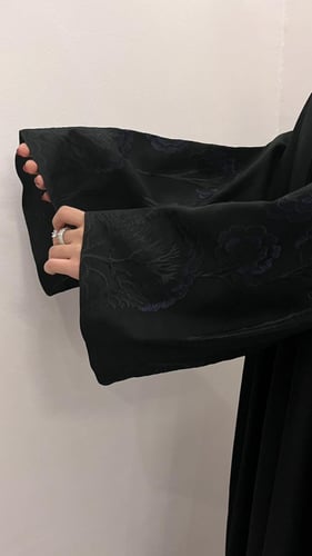 عبايه بتطريز كحلي