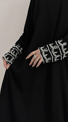 عبايه احلام(ابيض) شك فاخر قماش ملكي قصه عاديه