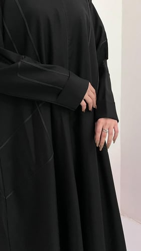 عبايه كلوش بتصميم انيق قماش كويتي