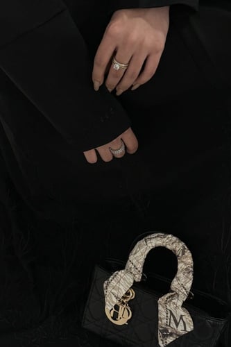 عبايه فاتن بتطريز اسود