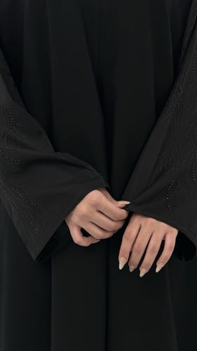 عبايه سوسن فصوص كلوش مع طرحه قماش العبايه كتان