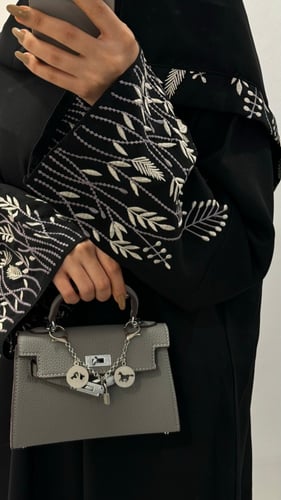 عبايه رنيم بلس التطريز في الاكمام وطرحه فقط قماش ك...