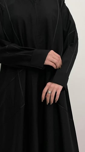 عبايه كلوش بتصميم انيق قماش كويتي