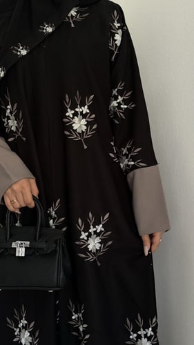 عبايه نوير مع طرحه