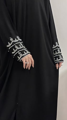 عبايه احلام(ابيض) شك فاخر قماش ملكي قصه عاديه