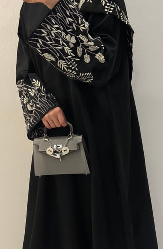 عبايه رنيم بلس التطريز في الاكمام وطرحه فقط قماش ك...