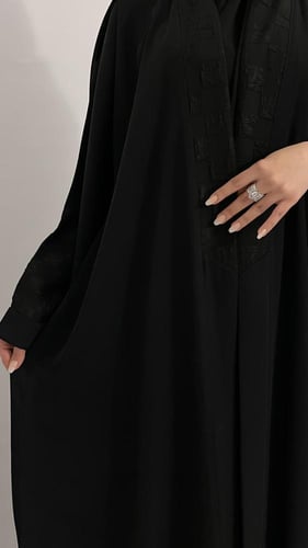 عبايه اكمام مربعات نص كلوش