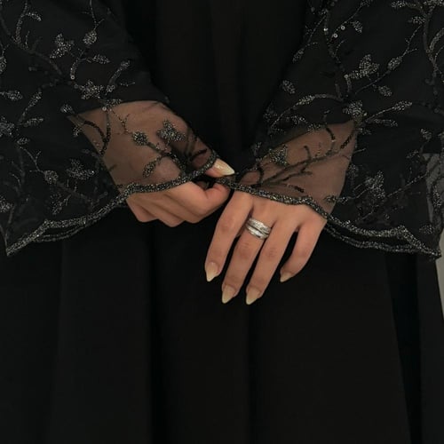 قمر قماش كويتي واقف كلوش بطقطق كم دانتيل مبطن