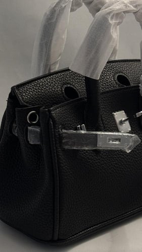 حقيبه بنمط هيرمز لون اسود مع ملحقاتها