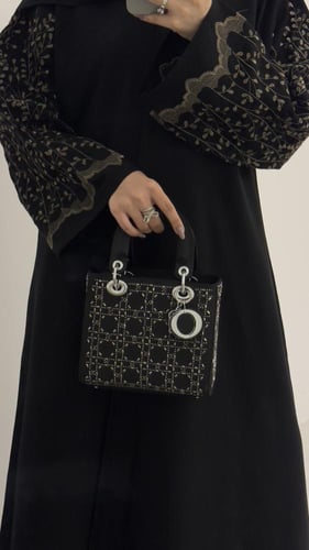 عبايه هتان ذهبي