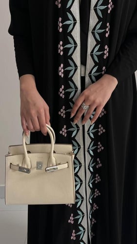 شادن بينك عبايه كلوش كم استرش