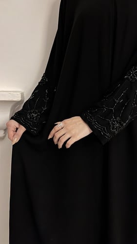 الهنوف قماش ملكي قصه عاديه طقطق (اسود )