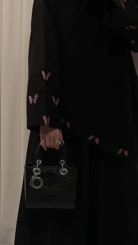 عبايه فراشات وردي