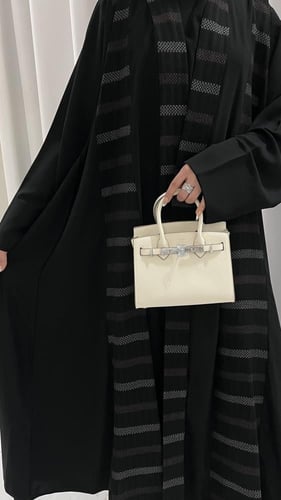 عبايه غيد كلوش بقماش ملكي