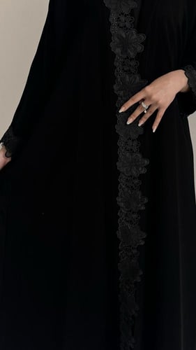 عبايه جوان كريب ملكي مع طرحه