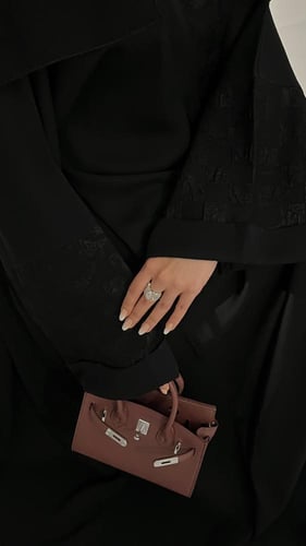 عبايه اكمام مربعات نص كلوش
