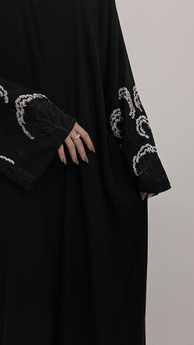 عبايه بتطريز كم كامل ابيض انيق قماش كويتي