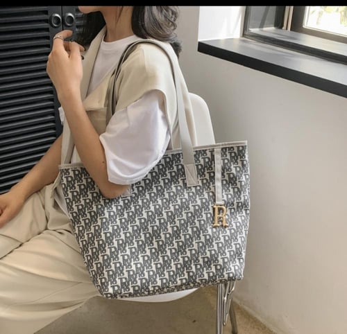 شنطه واسعه تناسب الجامعه نمط ديور