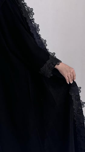 عبايه جوان كريب ملكي مع طرحه