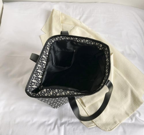 شنطه واسعه تناسب الجامعه نمط ديور