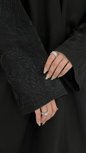 عبايه شروق اسود